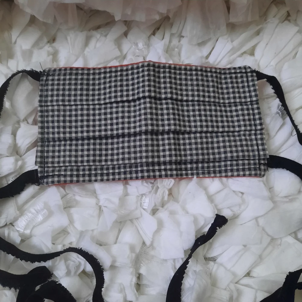 Reversible Face Mask Red and Black / White Checkerboard Ribbon Tie Sides VGUC OS